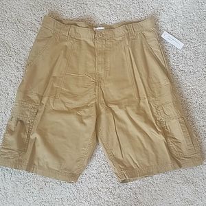 Men's solid cargo shorts